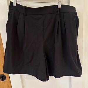 Lululemon Daydrift pleated shorts